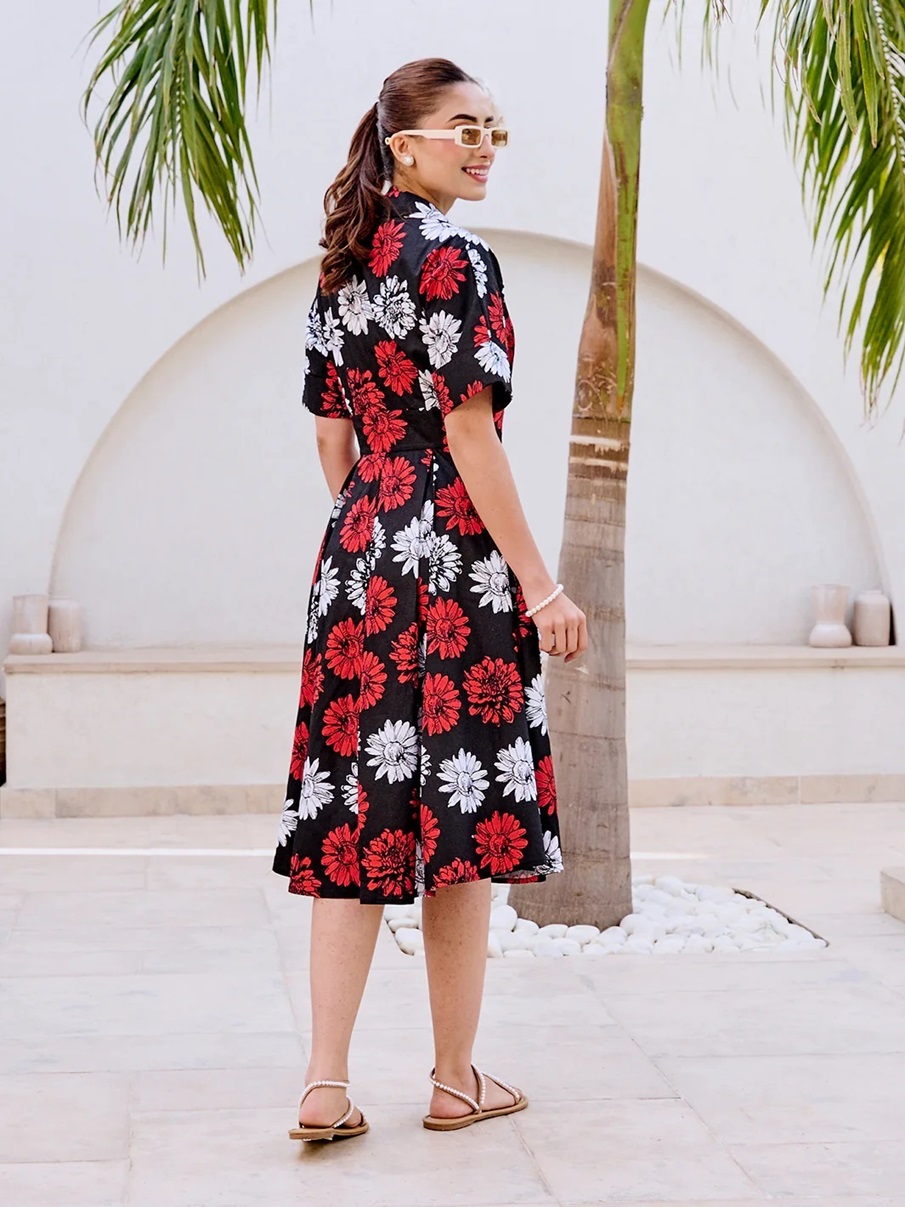 Buy Flowing Floral Maxi Dress At House Of Fett Signature 17471369313
