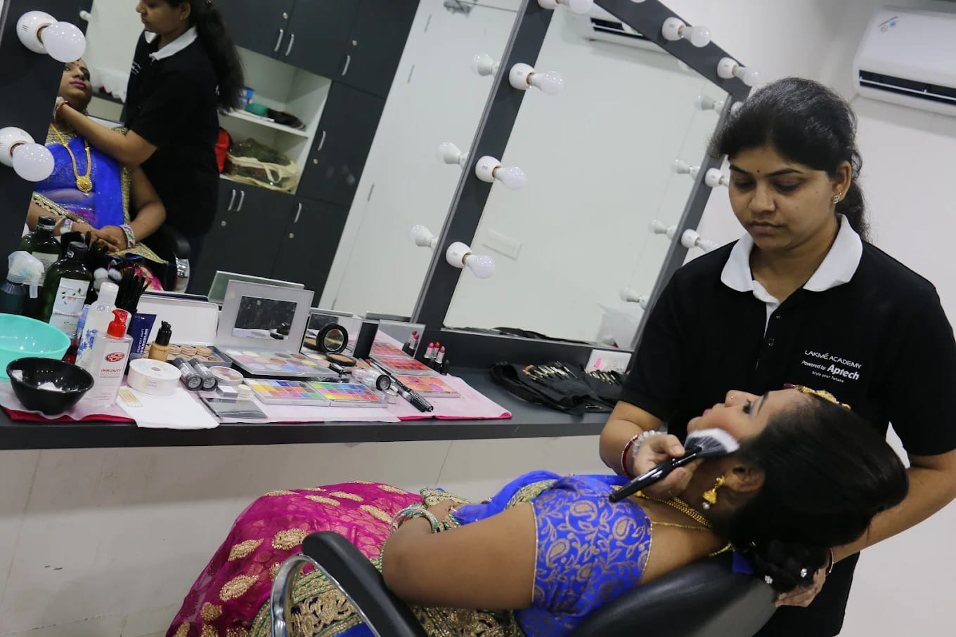Lakme Academy Powered By Aptech Kharadi Beauty Course In Kharadi 17721063677