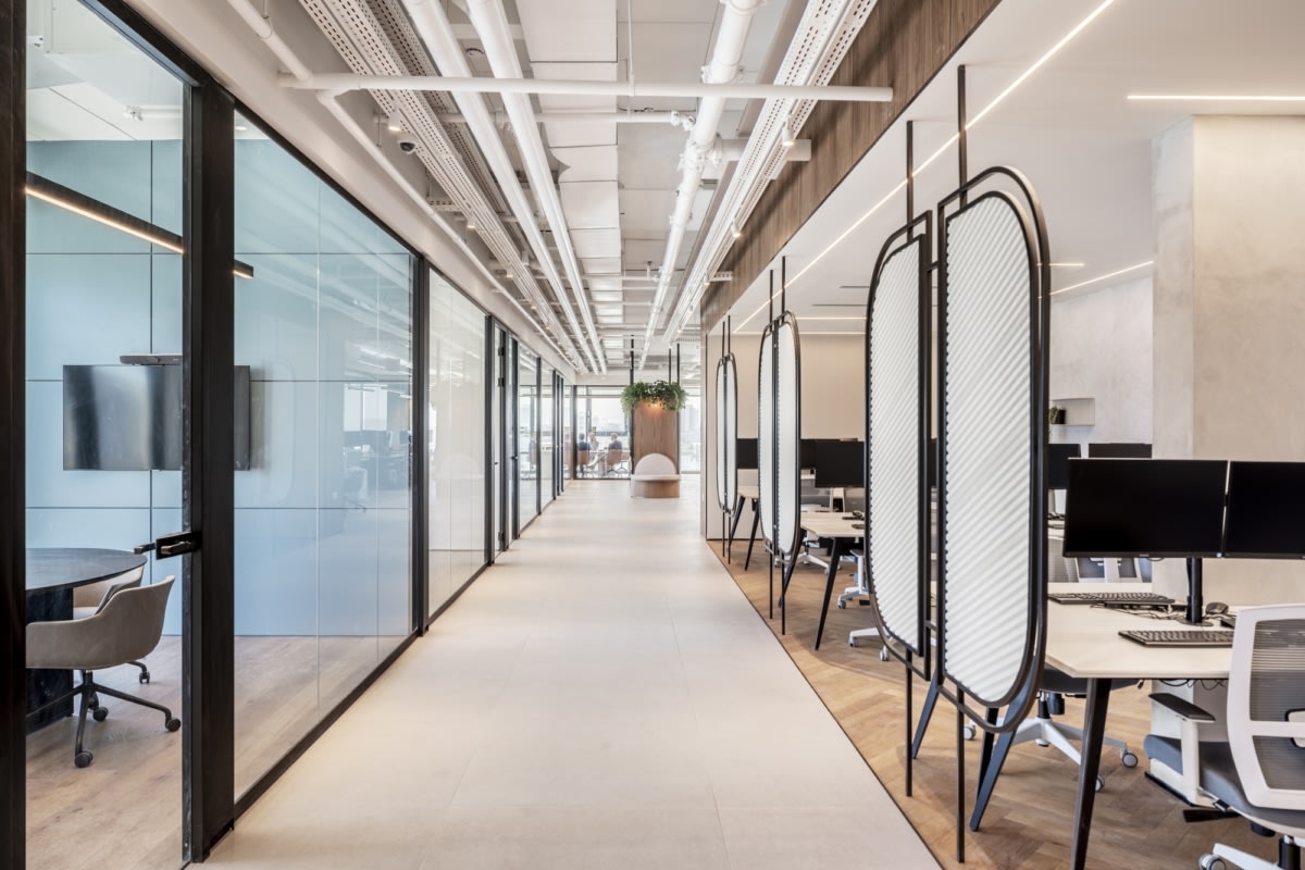 Modern Office Interior Design And Renovate By Daftar Decor 17019791635