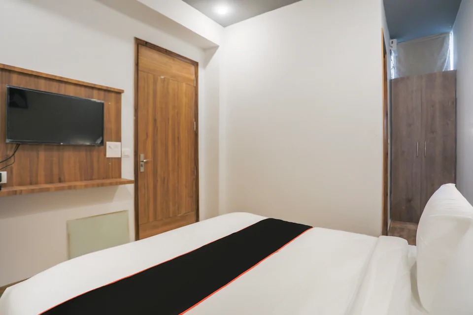 Pg In Sector Fourteen Gurgaon 16849327381