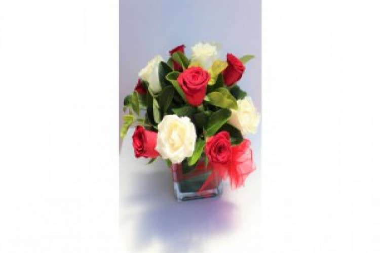 Premium Quality Flower Bouquet Delivery In Pune 8692856