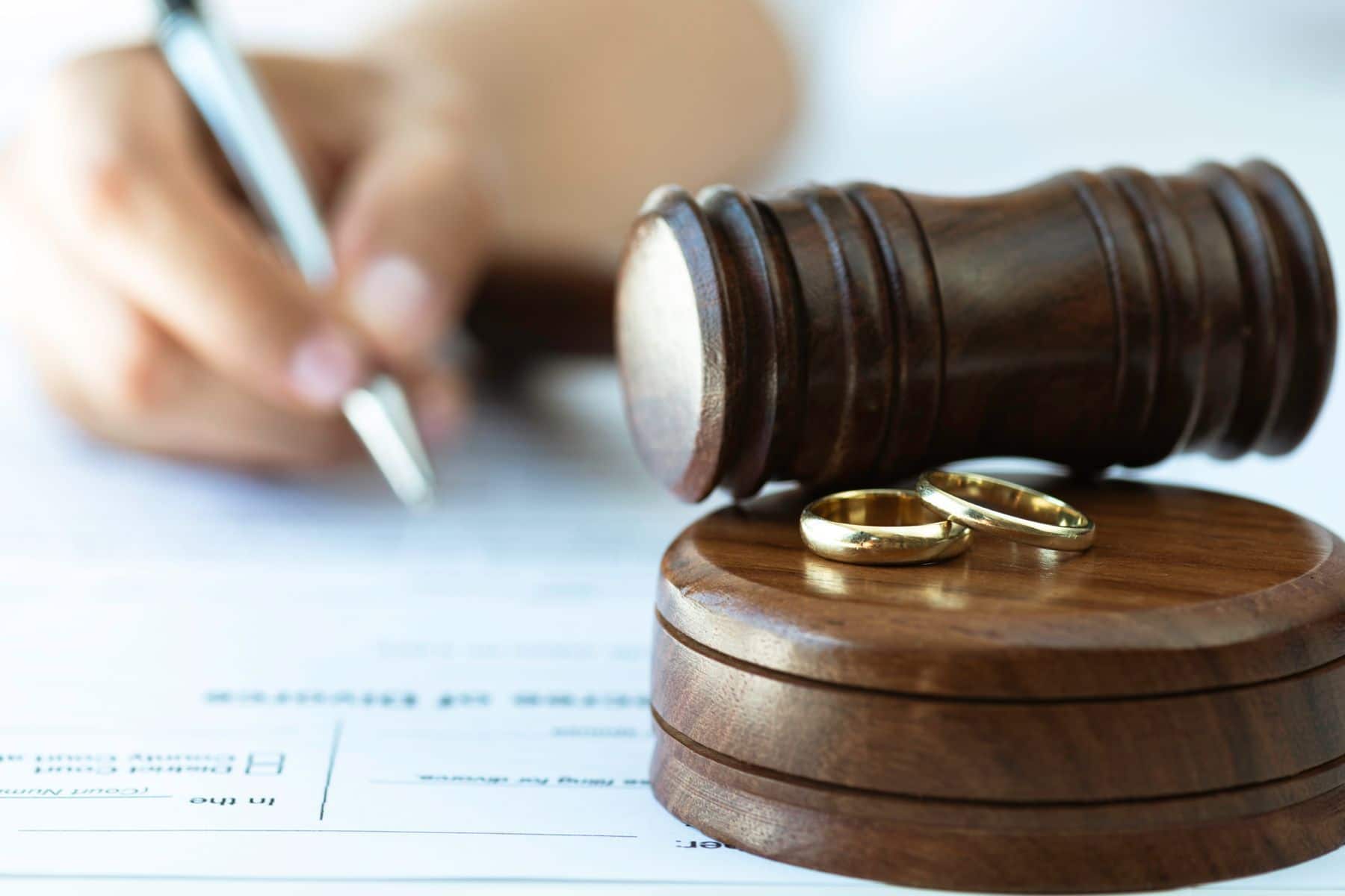 Delhis leading divorce settlement experts