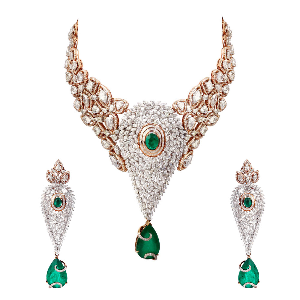 Diamond necklace with emerald
