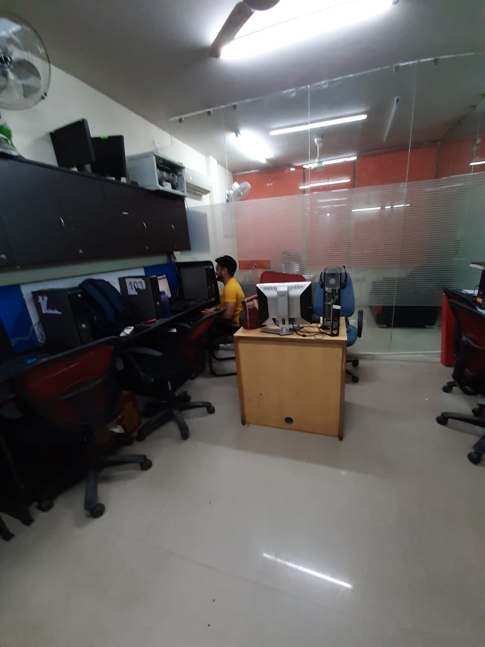 Full office rental model
