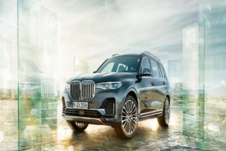 Hire Experienced Dubai Car Rental Service for Luxurious Family Tours