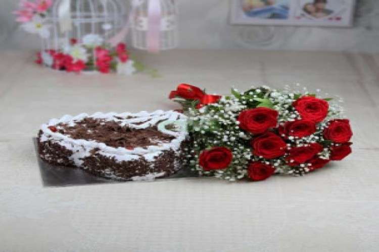 Midnight Gifts Delivery in Bhopal from YuvaFlowers