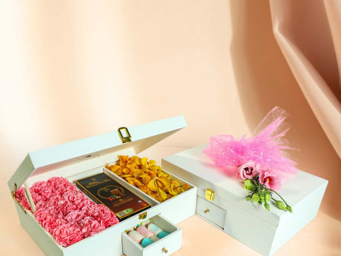 Online Gift Delivery in Delhi By The Luxury Florett