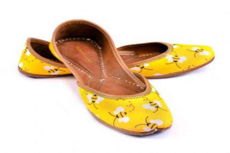 Purely Lush Buy Juttis and Kolhapuri Chappals