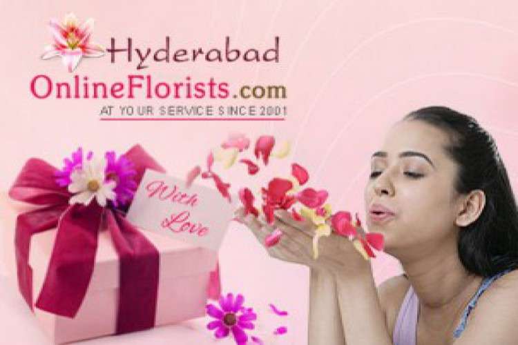Unique Gifts to Hyderabad at a Low Cost